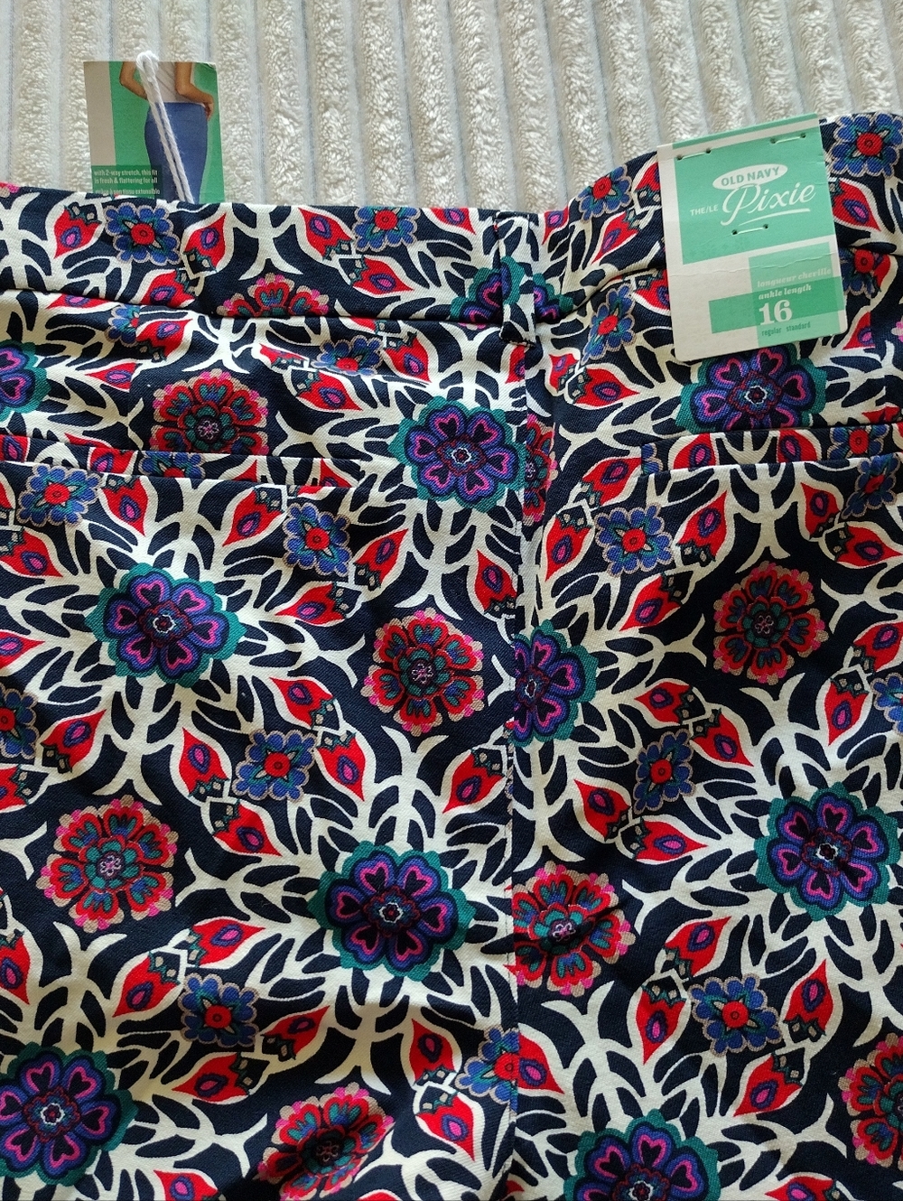 Old Navy Navy Multi Floral Pixie Ankle Pants